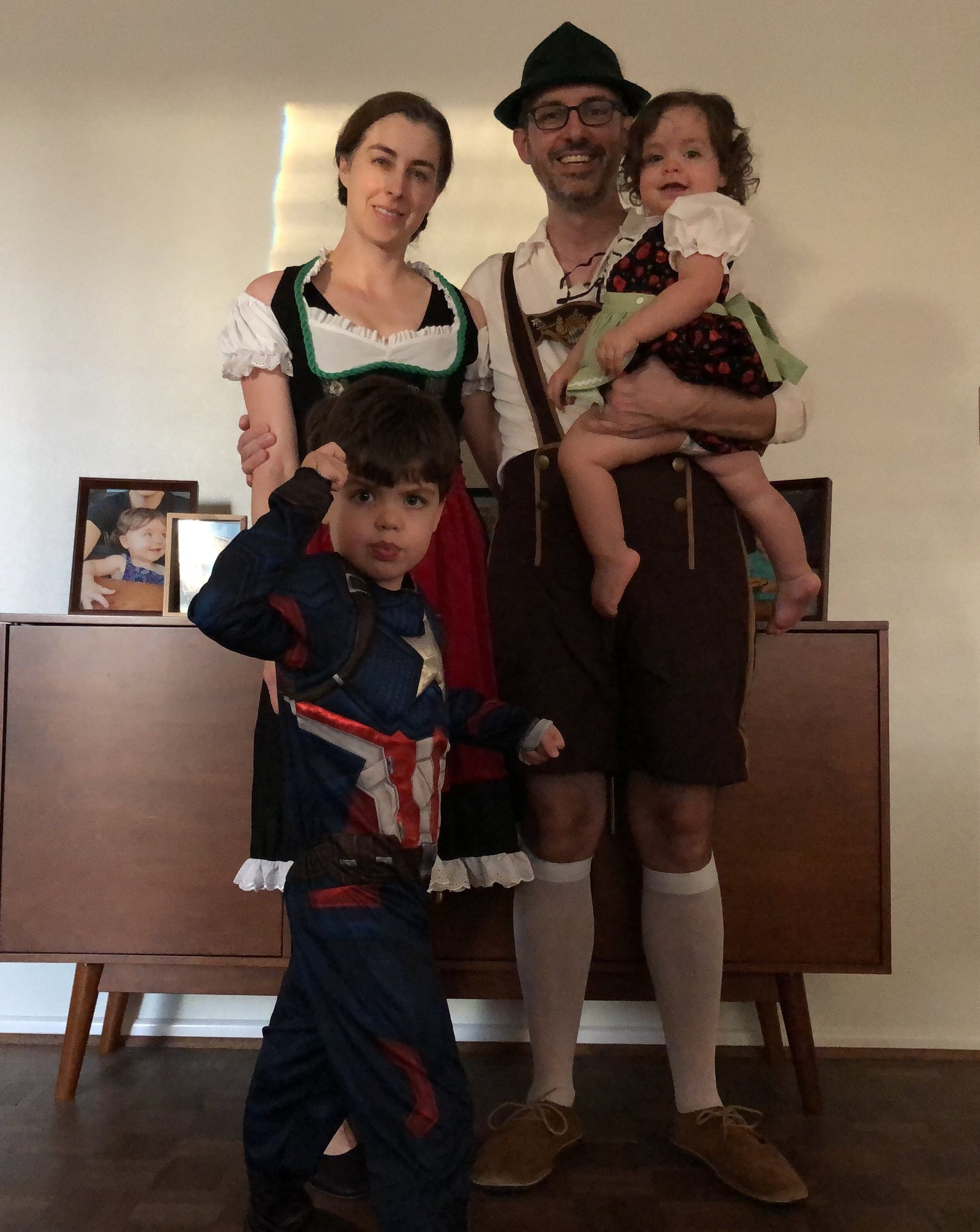 Happy Halloween everyone! We were almost too tired to go trick-or-treating, but I'm glad we did!!!