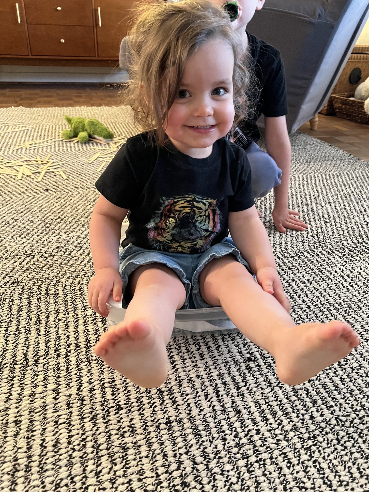 If I fits, I sits! Nora edition.